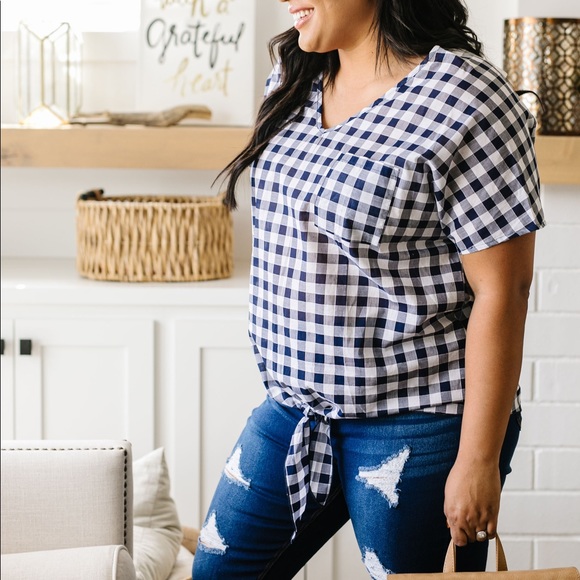 FINAL SALE❗️Gingham Plaid Front Tie Blouse - Picture 6 of 8